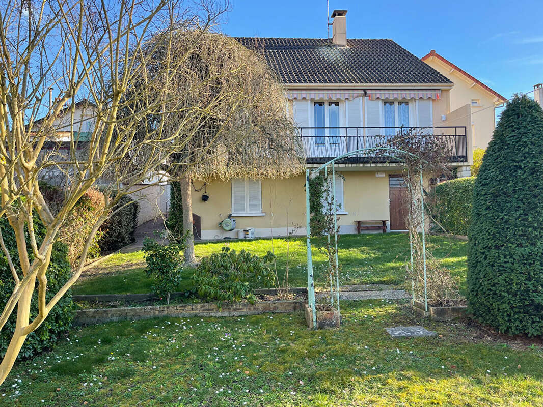 Maison à CORBEIL-ESSONNES