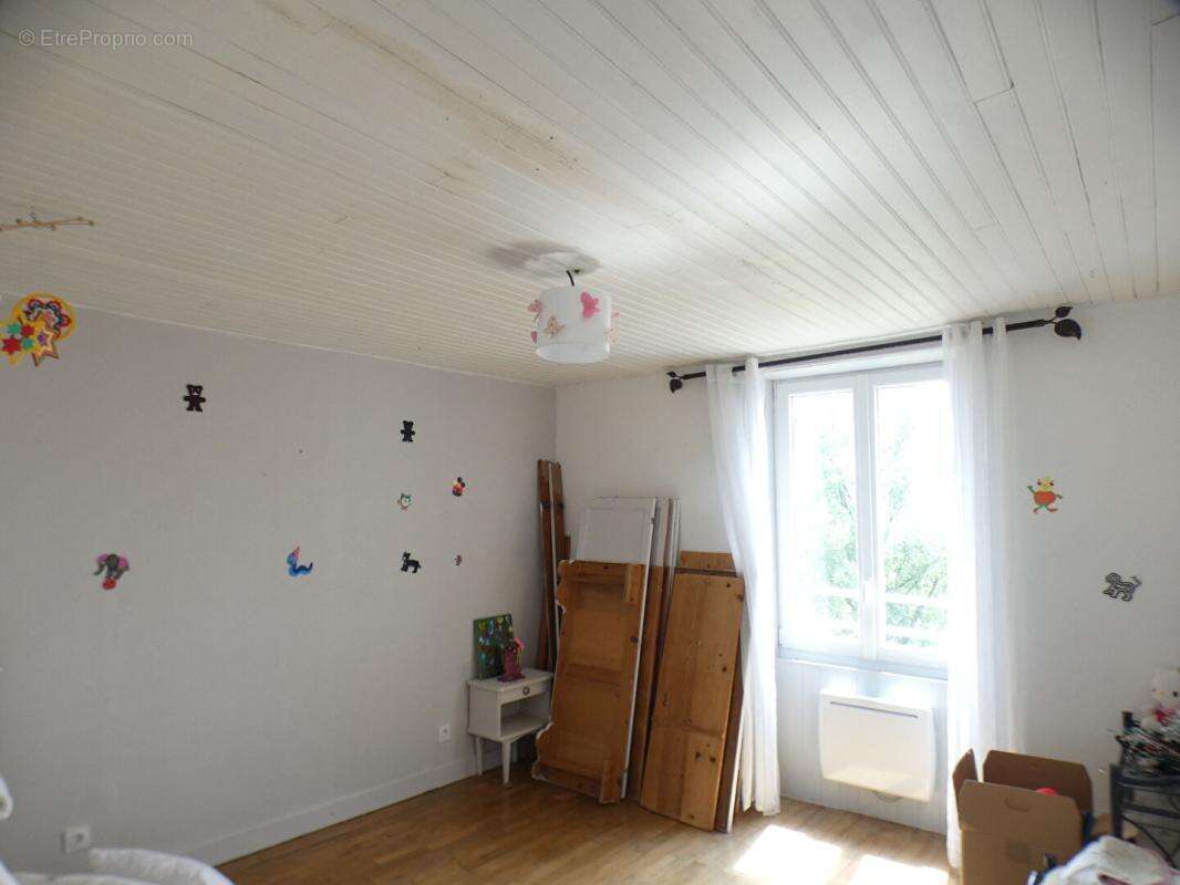 Maison avec 3 chambres entièrement rénovée, grange et four à pain - photo 8