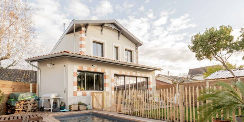 Terrain à GUJAN-MESTRAS