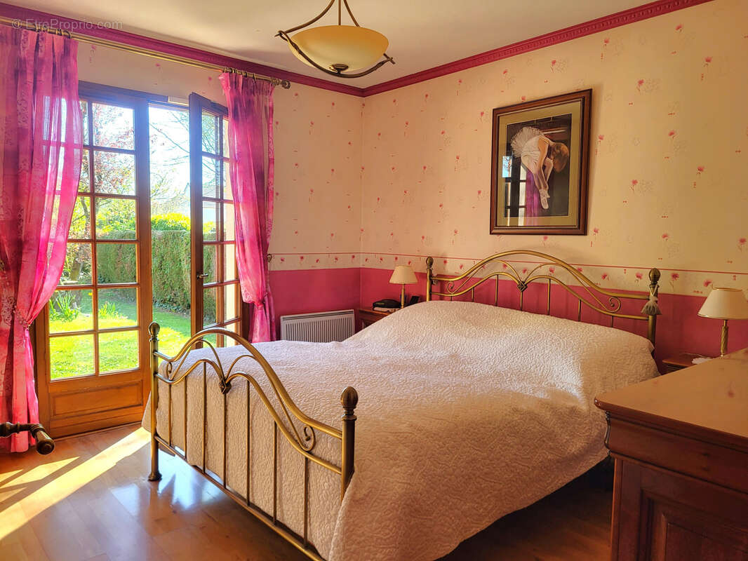 Maison à VAUX-LE-PENIL