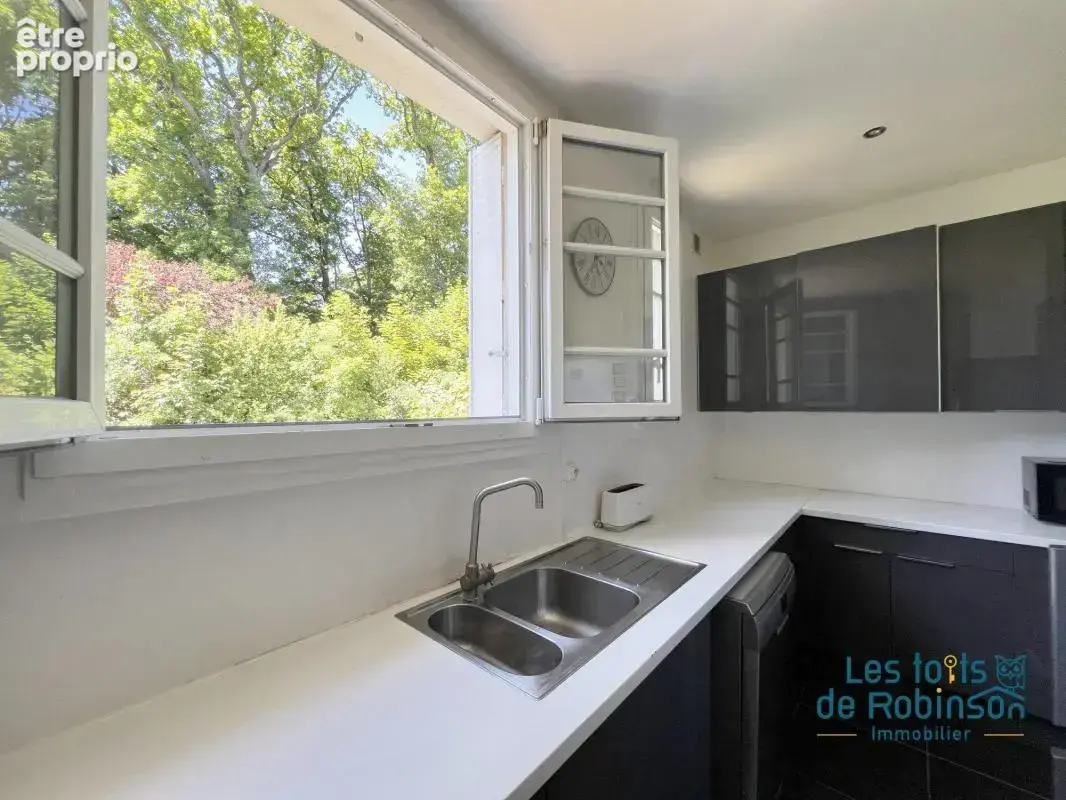 Maison en plein centre ville avec 4 chambres, bureau et jardin - photo 12