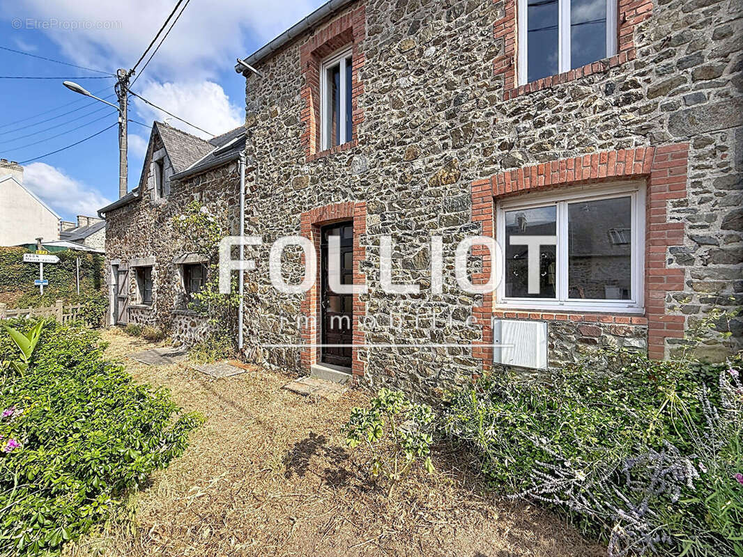 Agon-Coutainville, à deux kilomètres de la plage, maison en pierres de 160 m² - photo 11