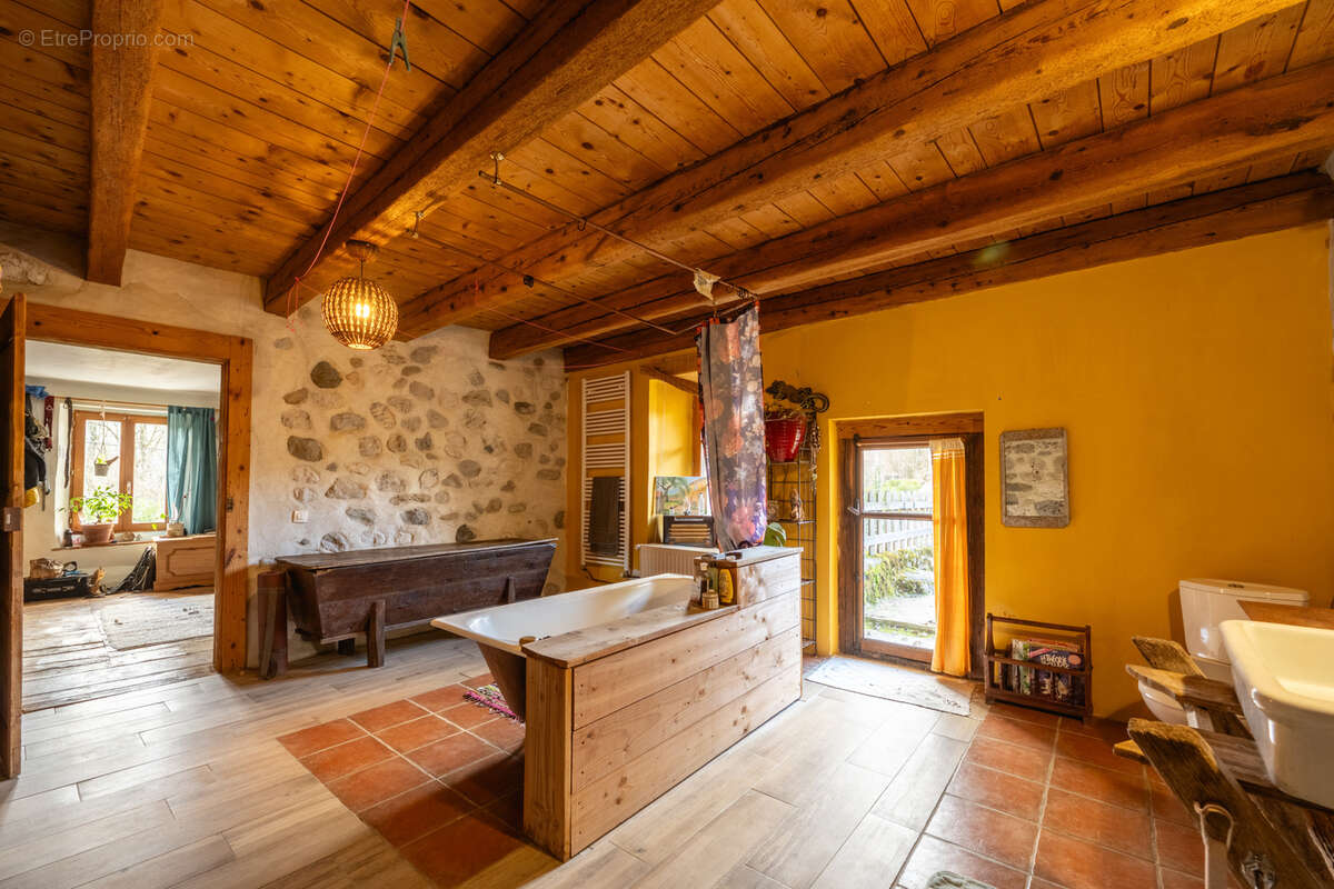 Maison à LESCHERAINES