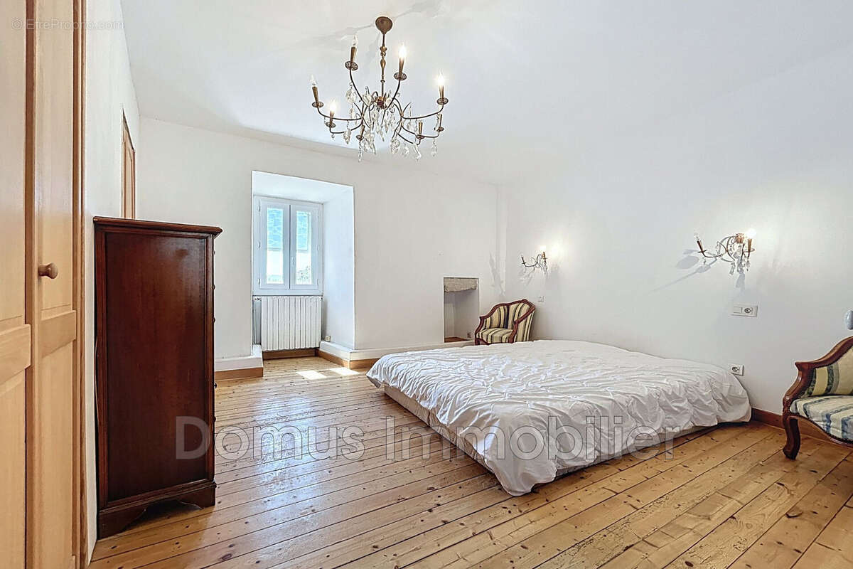 Maison à CHATEAUNEUF-DE-GADAGNE