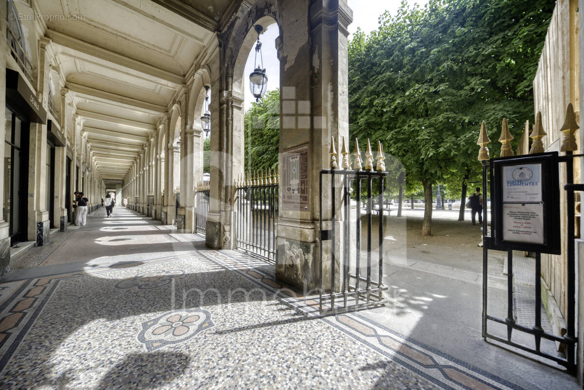 Appartement à PARIS-1E
