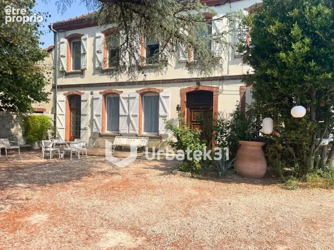 Ensemble immobilier - 11 pièces - 365 m² - photo 2