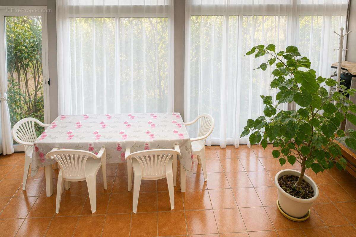 PERPIGNAN Jolie villa 5 pièces, 2 faces, 113M2 ST LOUIS GONZAGUE - photo 8