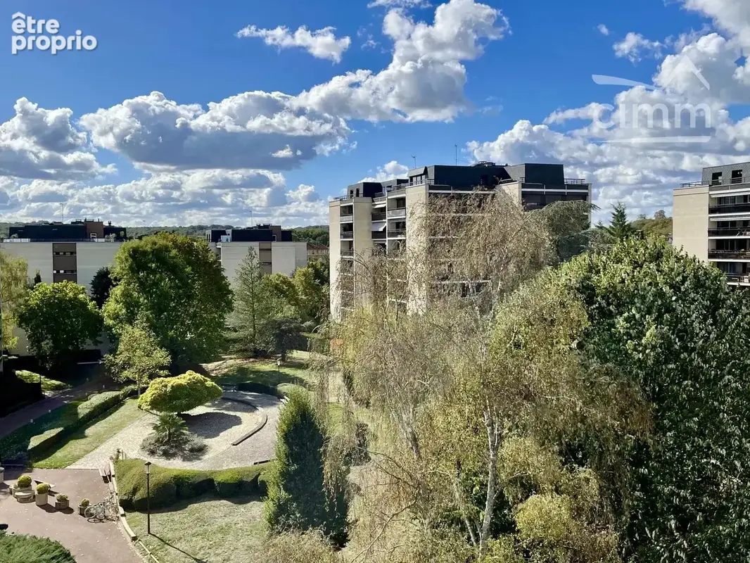 Vue panoramique pour ce T4 avec loggia dans résidence recherchée - photo 18