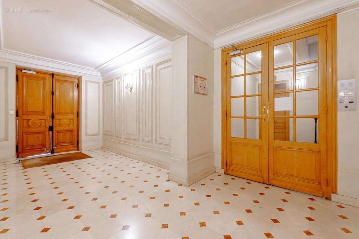 Appartement à PARIS-16E