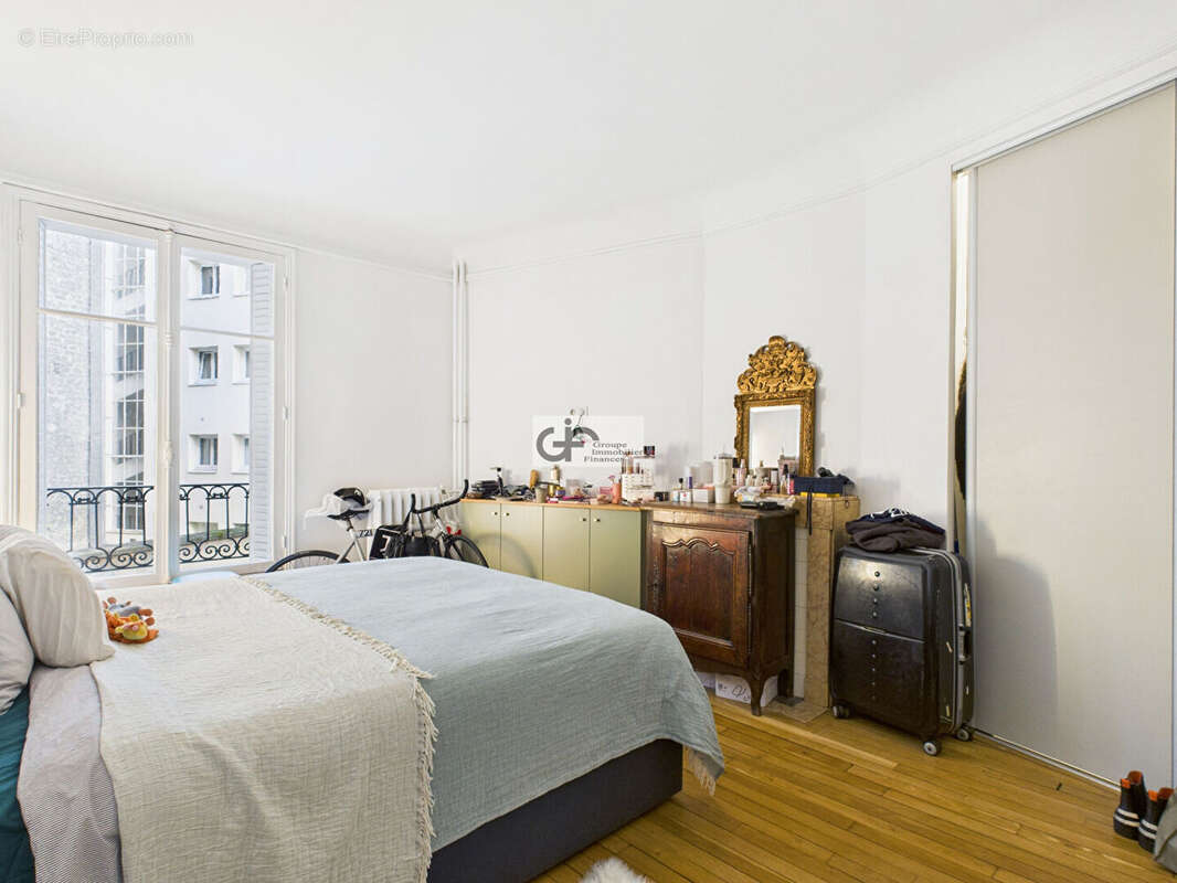 Appartement à PARIS-16E