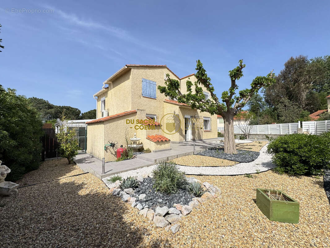 Maison à VILLENEUVE-LA-RIVIERE