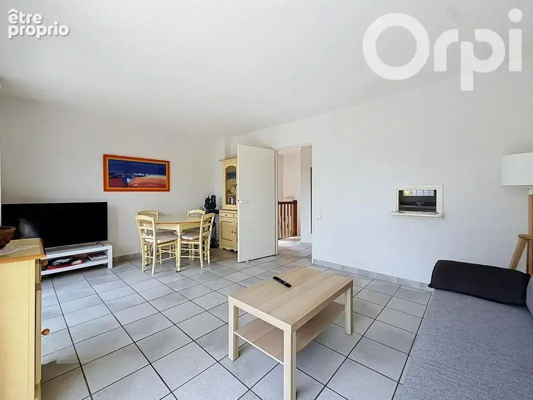 Maison duplex avec jardin, terrasses dans un domaine résidentiel avec piscine, terrains de tennis - photo 3