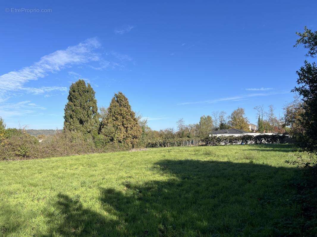 Terrain à SAINT-NICOLAS-DE-LA-GRAVE