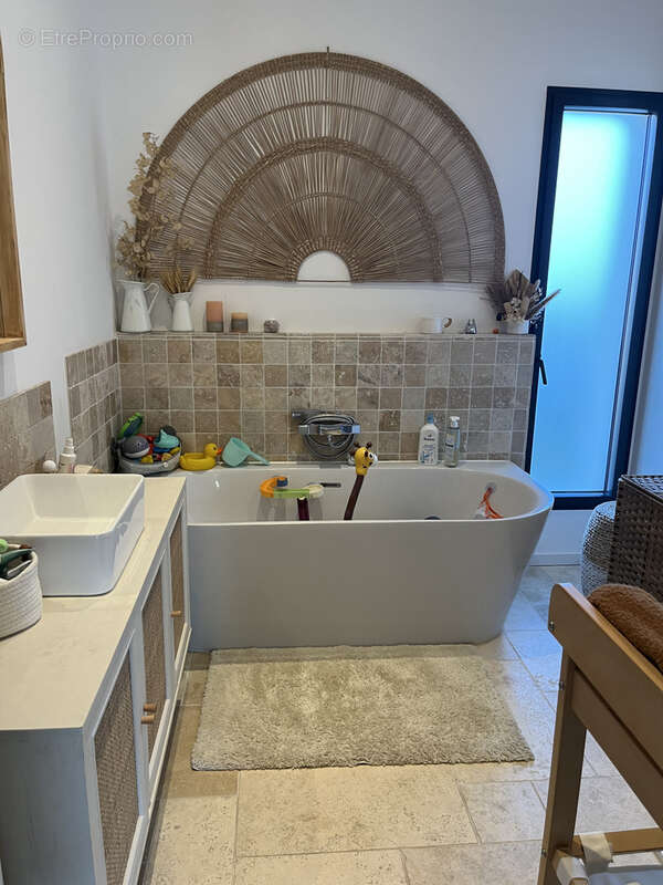 Maison à SAINTE-COLOMBE-EN-BRUILHOIS