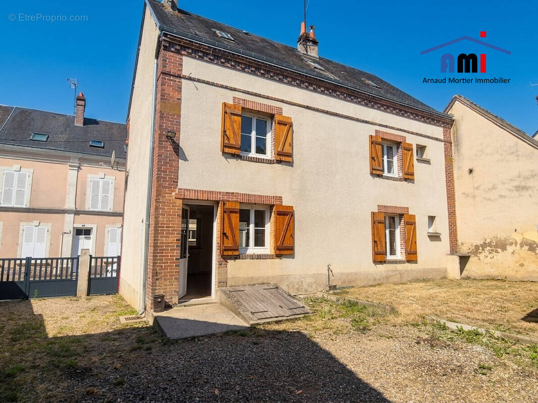 Maison à BELLOU-SUR-HUISNE