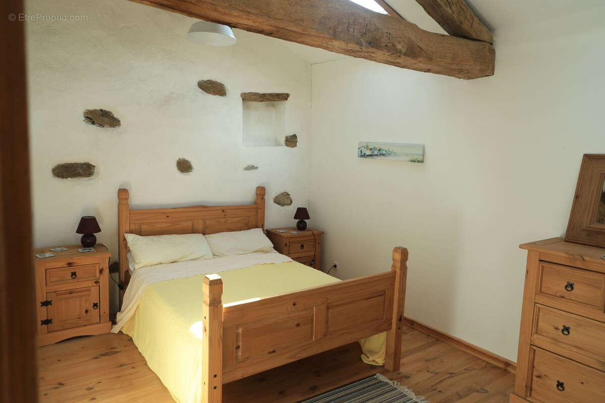 Maison à CHERVES-CHATELARS