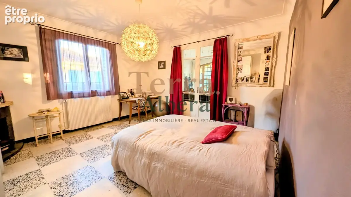 Saint-Genis-Des-Fontaines - Villa de 308 m2 avec 3 Appartements - photo 17