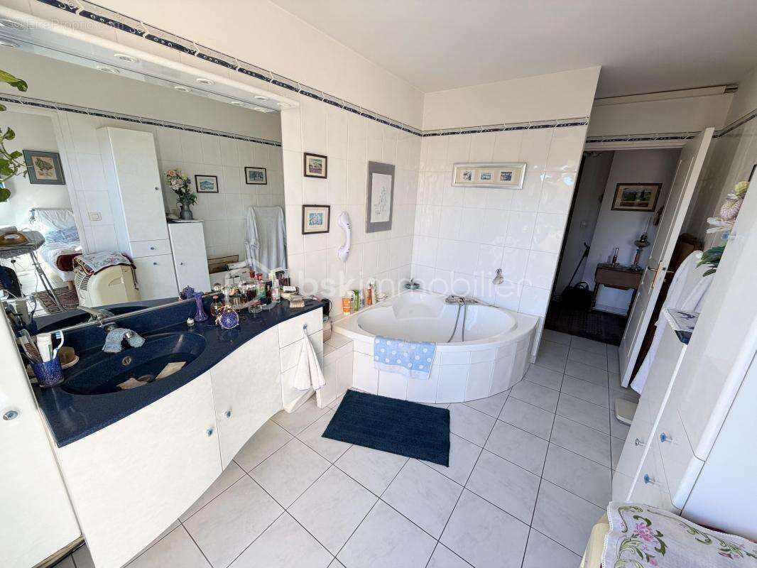 Appartement à LA CROIX-VALMER