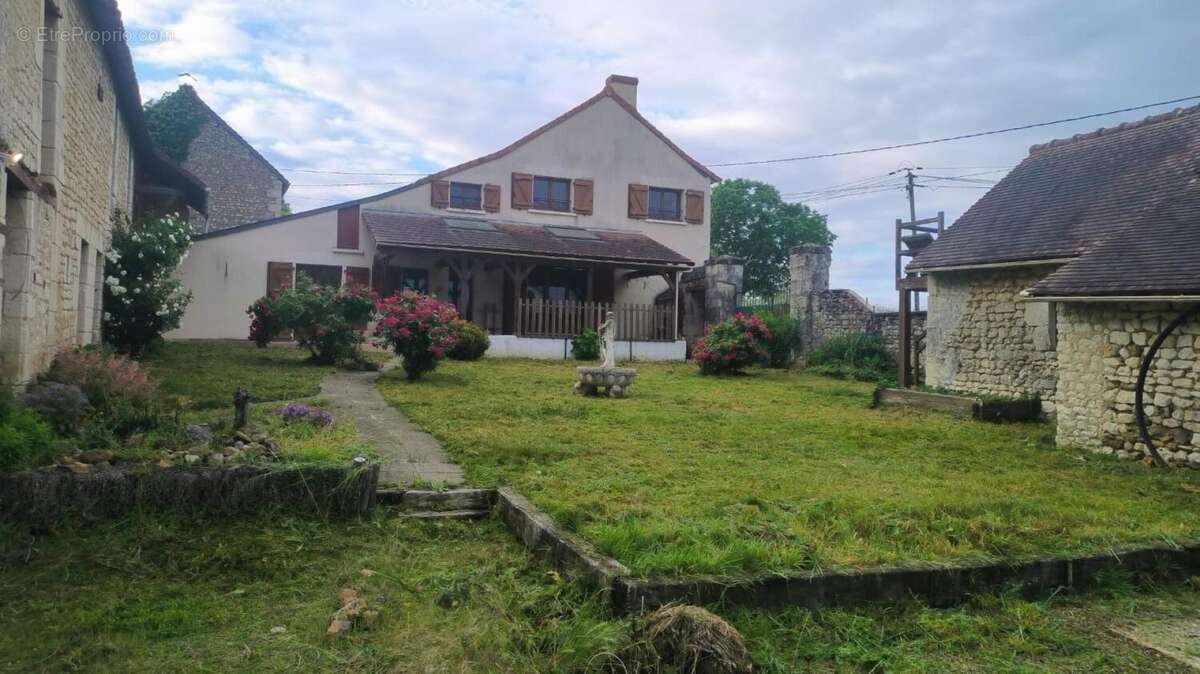 Photo 2 - Maison à DANGE-SAINT-ROMAIN
