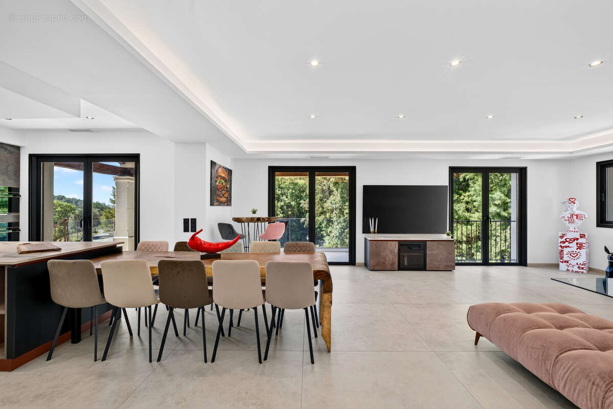 Maison à ROQUEFORT-LES-PINS