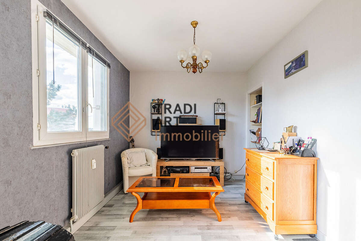Appartement à SAINTE-GENEVIEVE-DES-BOIS
