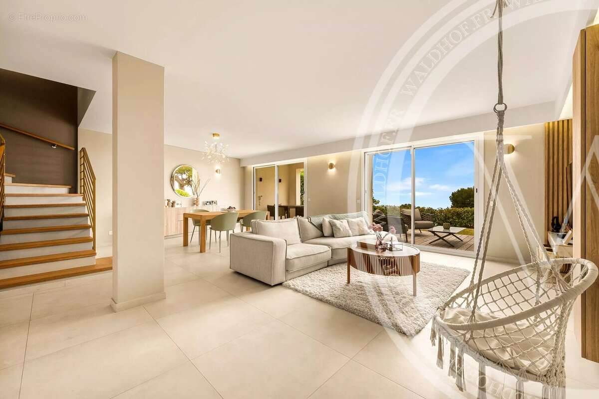 Appartement Duplex Rénové avec Jardin et Vue Panoramique sur la Mer à Villefranche-sur-Mer - photo 11
