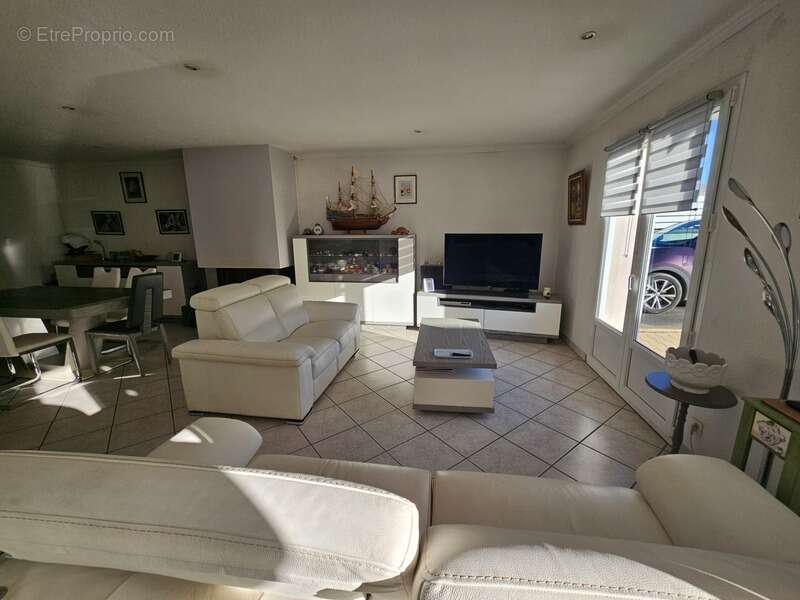 Maison à LES MARTRES-DE-VEYRE