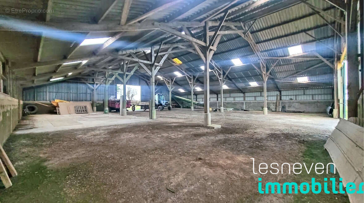 Autre à LANHOUARNEAU