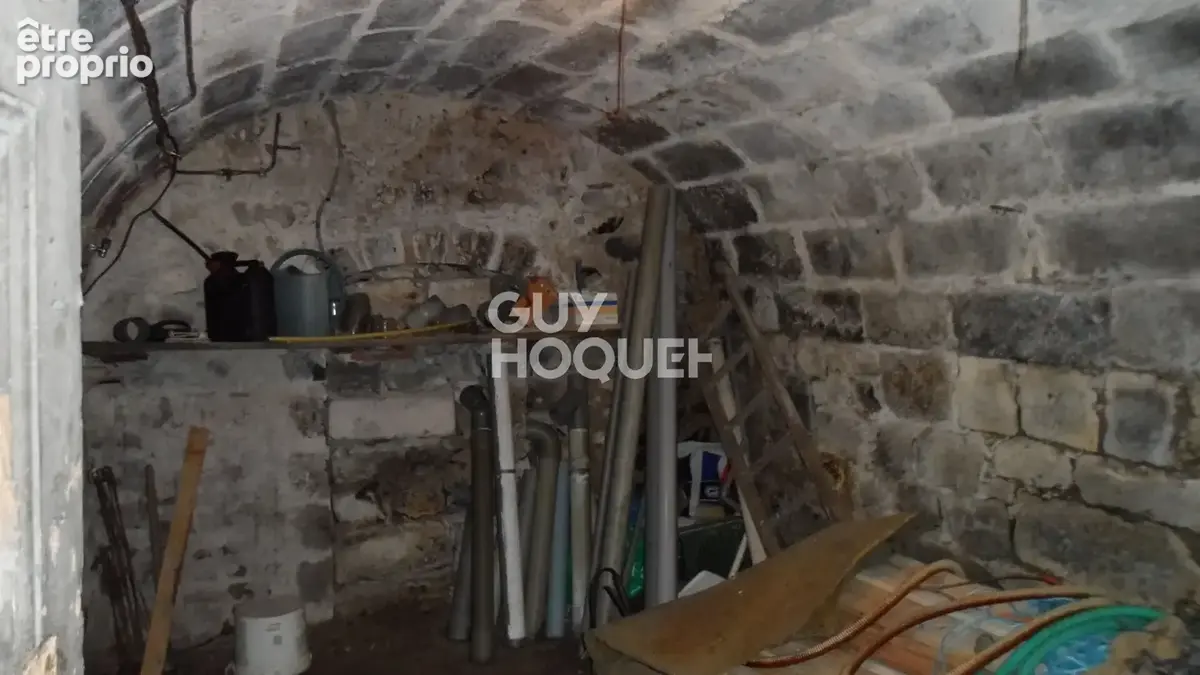 Maison de ville avec cour et dépendances - photo 10