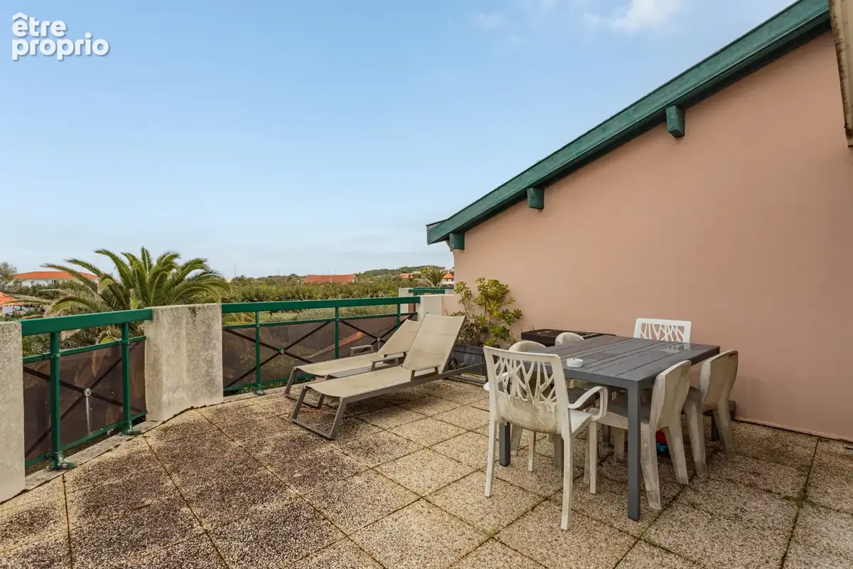 À vendre   Spacieux T2 avec grande terrasse, cave et place de parking à deux pas de l’océan - photo 1