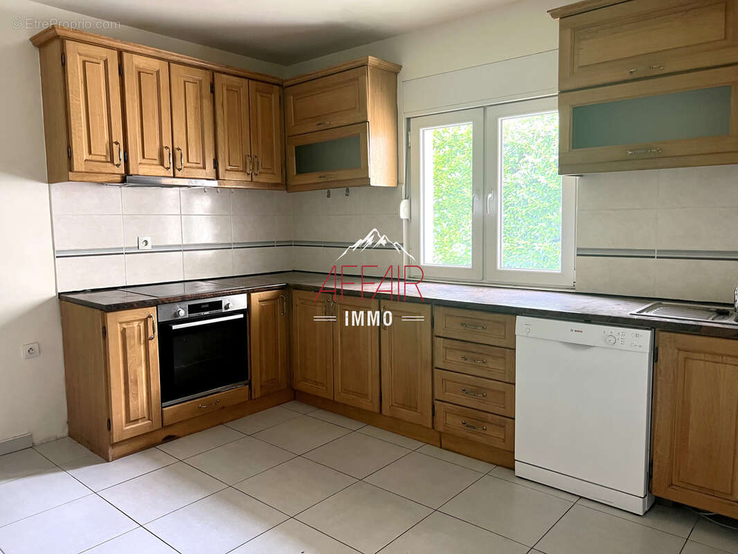 Appartement à ETREMBIERES