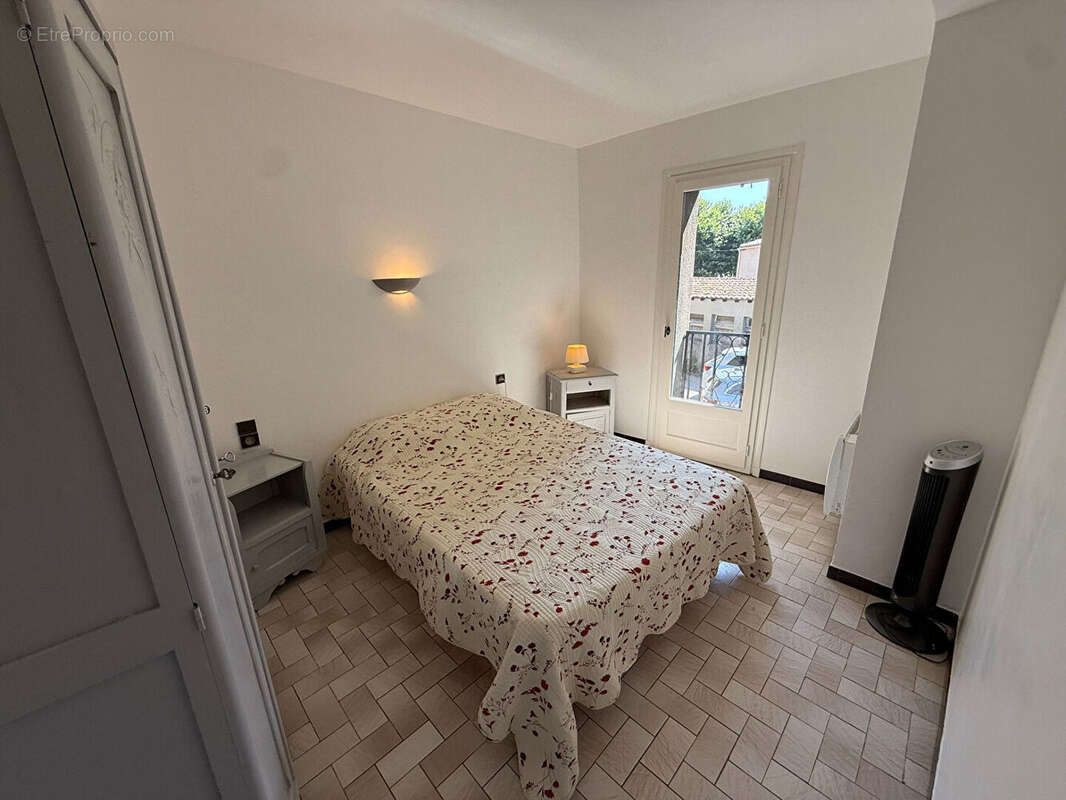 Maison de village de 55 m² à Villegailhenc avec trois chambres en bon état dans un secteur calme - photo 6