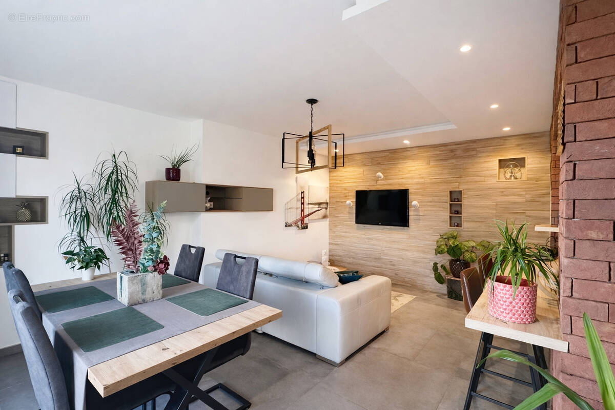 Appartement à LA ROCHE-SUR-FORON