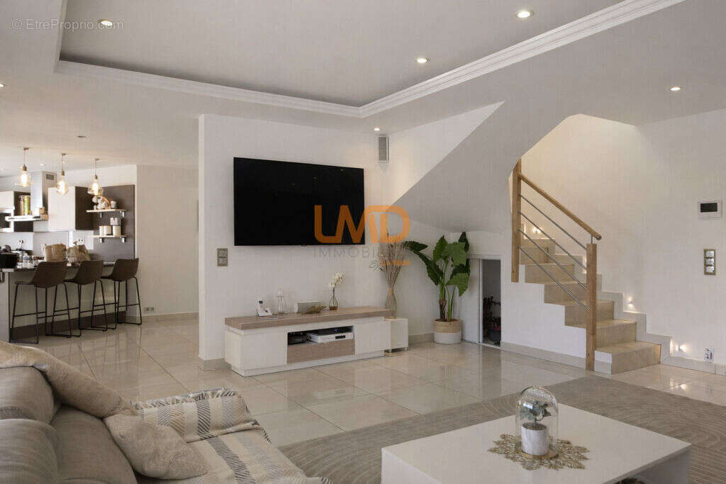 Maison à LE MUY