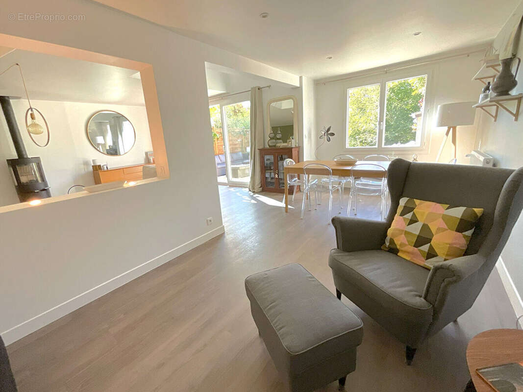 Maison à VOISINS-LE-BRETONNEUX