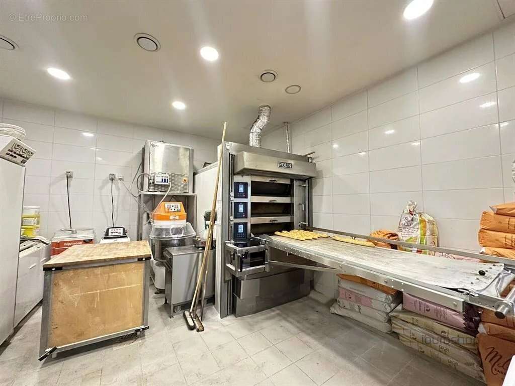 Commerce à CHAVILLE