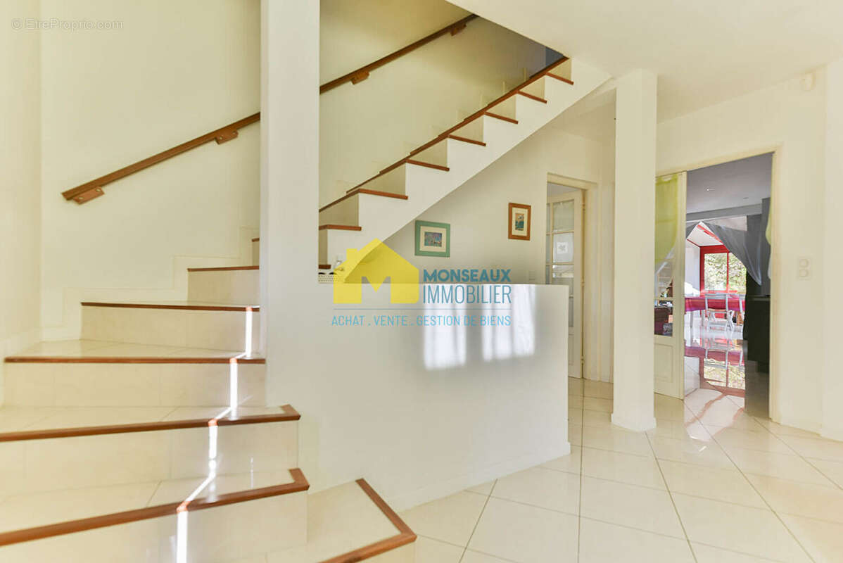 Maison à SAINTE-GENEVIEVE-DES-BOIS