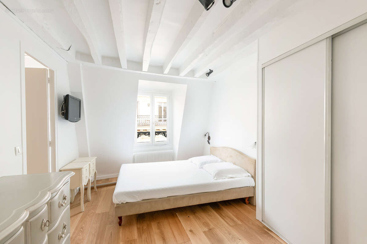 Appartement à PARIS-8E