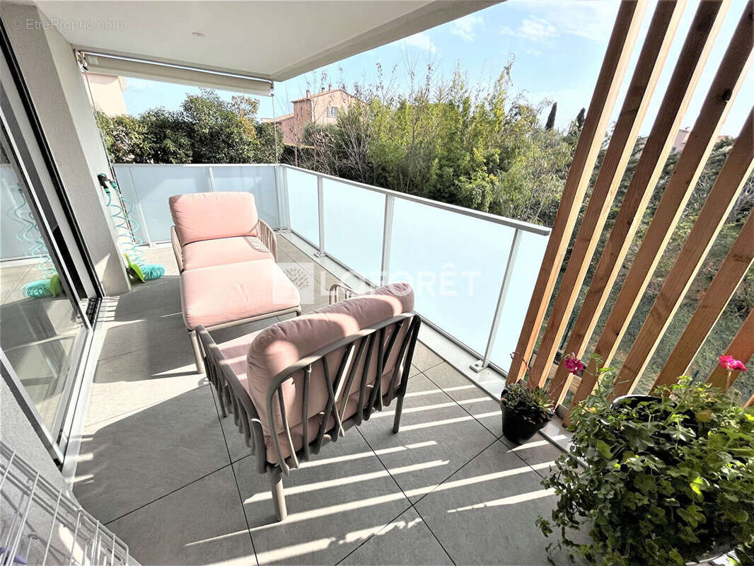 Appartement à SAINT-LAURENT-DU-VAR