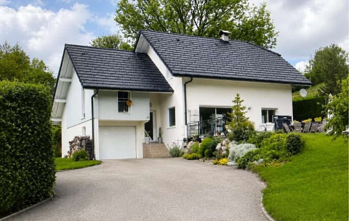 Maison à BELLECOMBE-EN-BAUGES