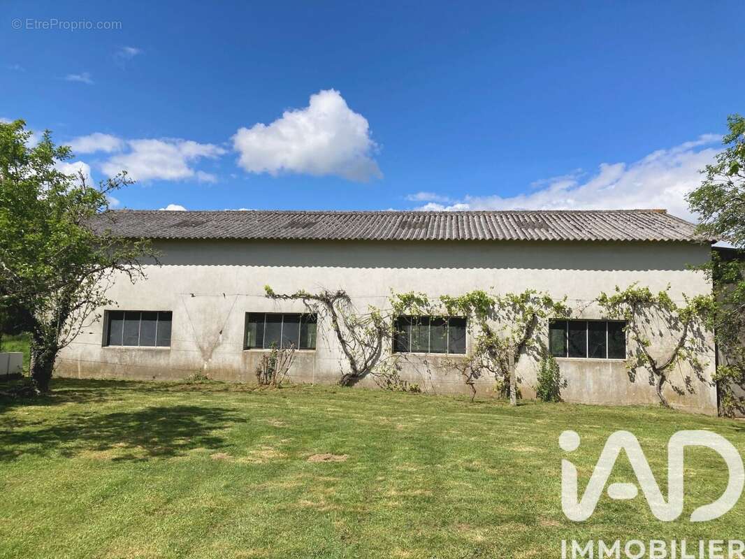 Photo 2 - Maison à AVAILLES-LIMOUZINE
