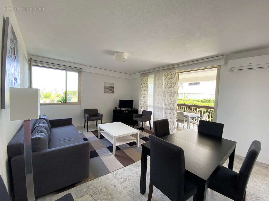 Appartement à MANDELIEU-LA-NAPOULE