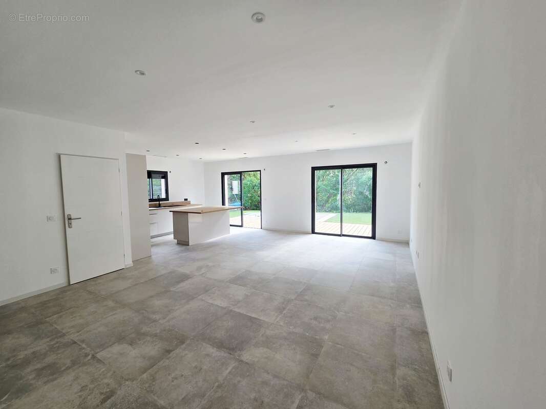 Maison à SAINT-CHINIAN