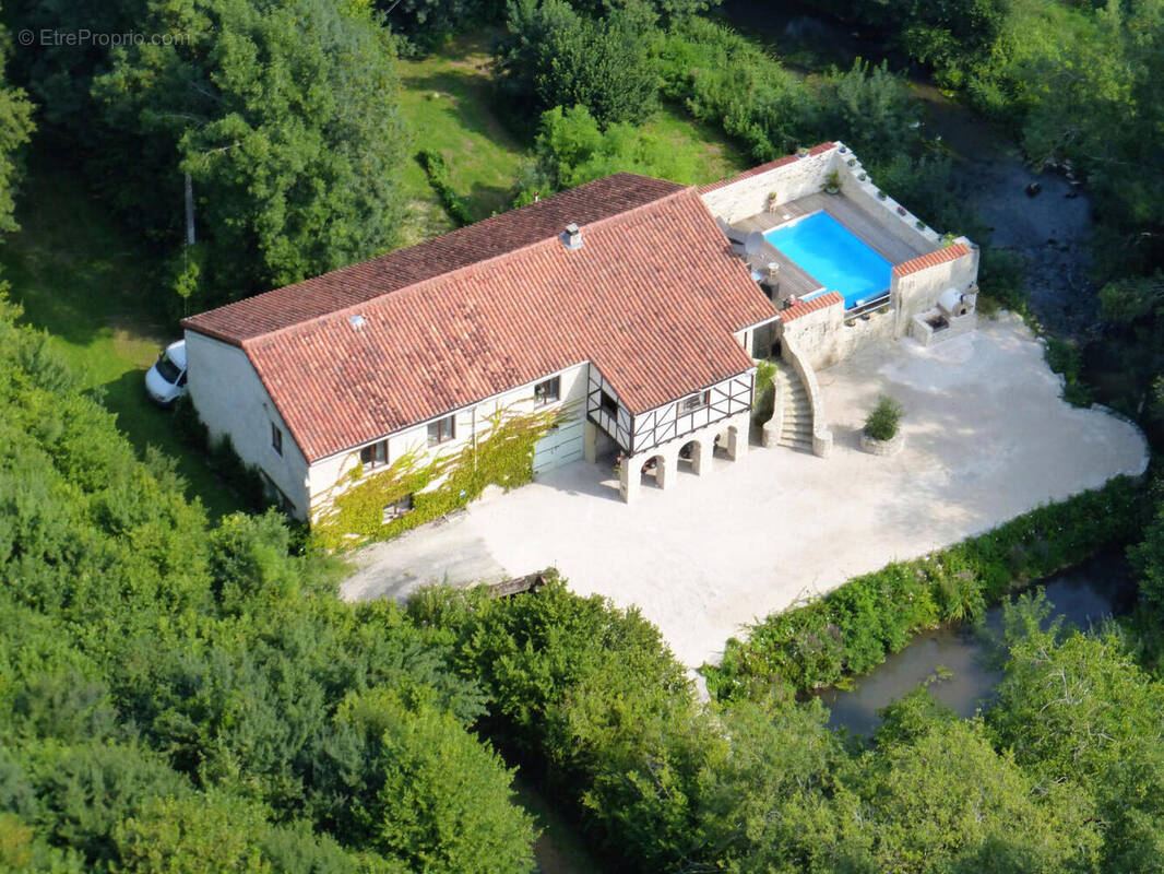OVERVIEW - Maison à SAINT-CIERS-SUR-BONNIEURE