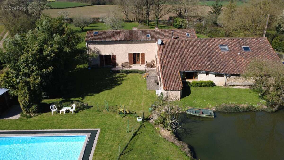 Maison à NOUAILLE-MAUPERTUIS