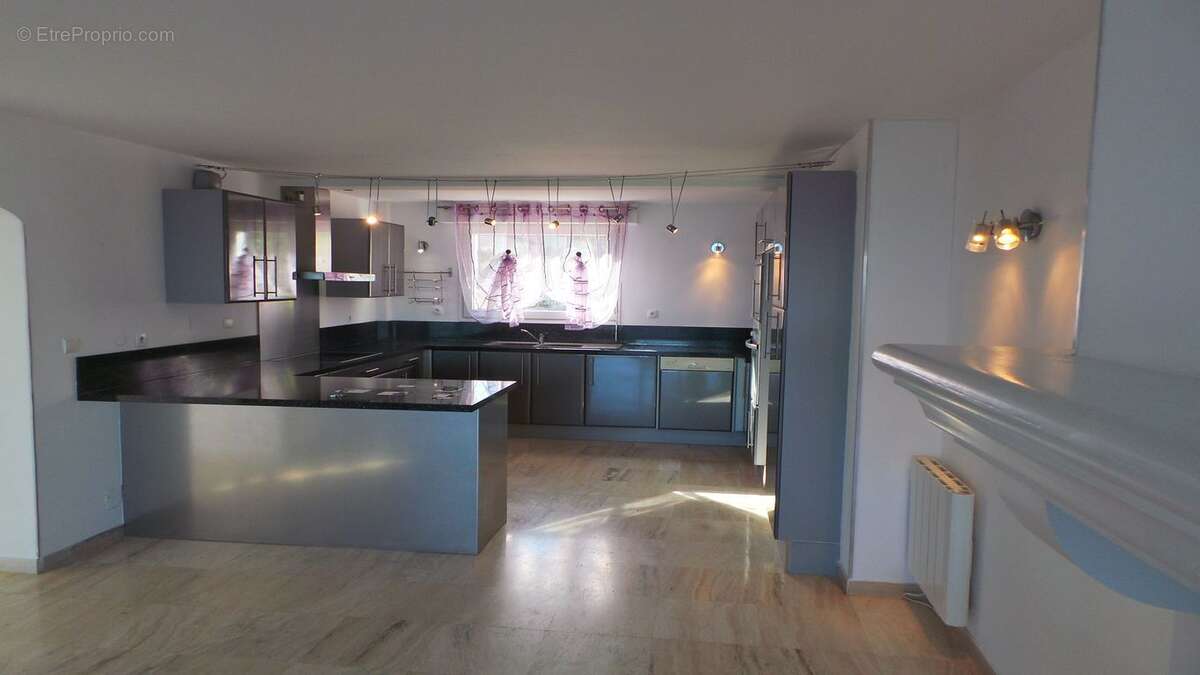 Maison à LES ISSAMBRES