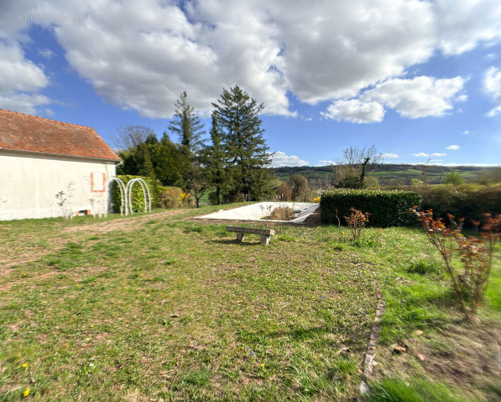 Maison à BELLENAVES