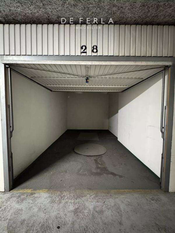 Parking à PARIS-14E