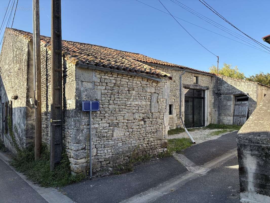 Maison à HIERSAC
