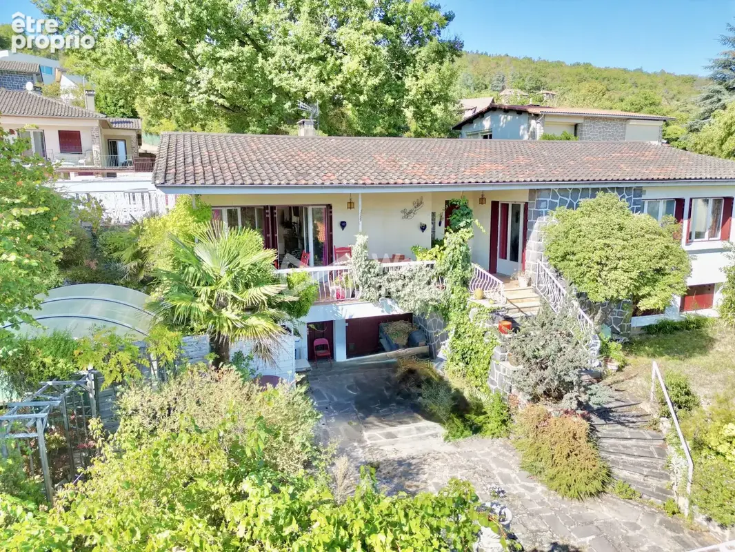 Maison 6 pièces 127 m² à vendre à Chatelguyon (63140) - photo 1